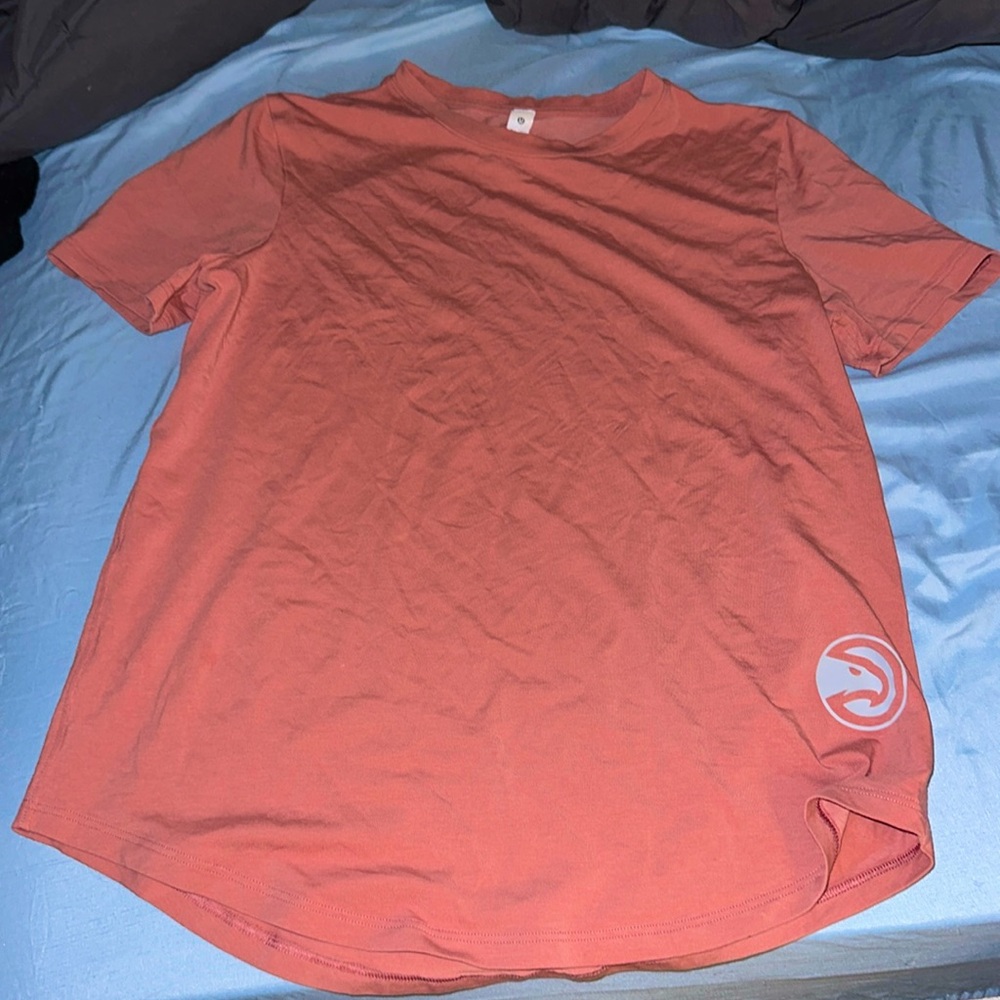 lululemon tee size 6 reddish orange never worn